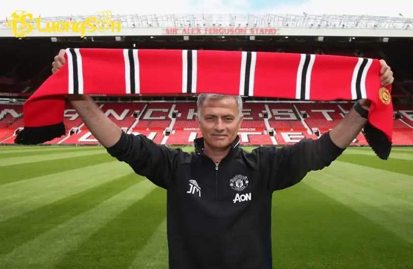 Man Utd cân nhắc bổ nhiệm Jose Mourinho nếu sa thải Ruben Amorim