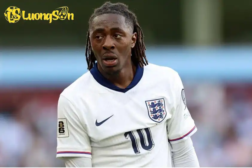 Eze bị HLV Thomas Tuchel nhắc nhở sau trận đấu (Ảnh: X).