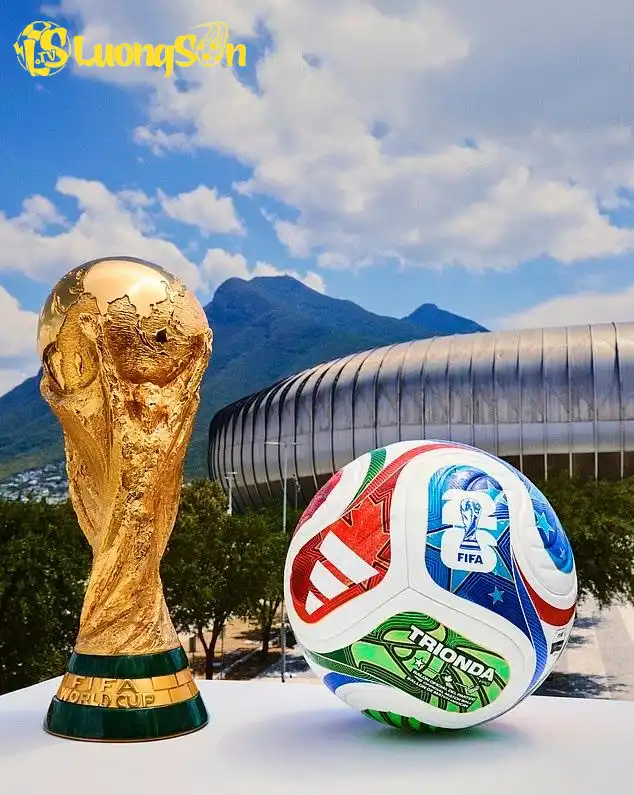 Adidas giới thiệu quả bóng mới tại World Cup.