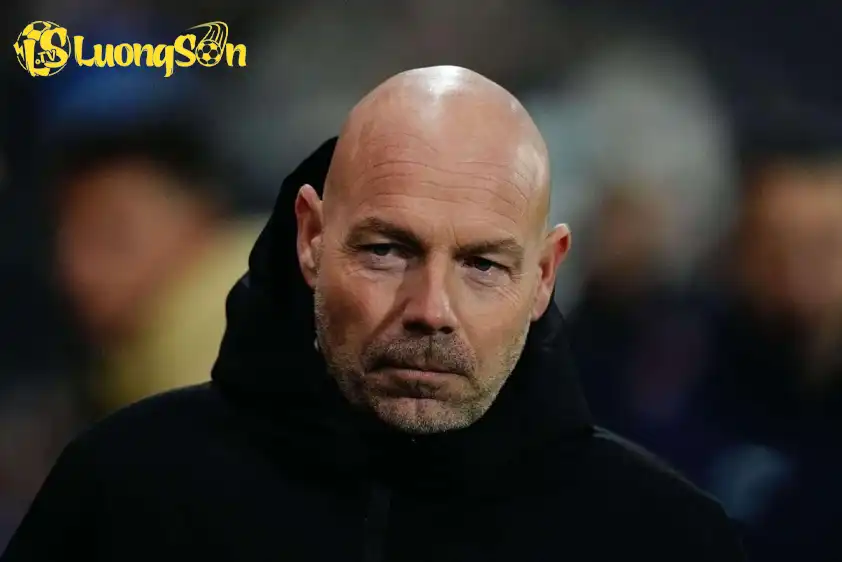 HLV tuyển Đan Mạch Brian Riemer cà khịa MU vì để Hojlund rời đi HLV tuyển Đan Mạch Brian Riemer cà khịa MU vì để Hojlund rời đi