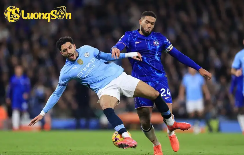 Marmoush vẫn chưa trở lại sau chấn thương (Ảnh: SkySport) Marmoush vẫn chưa trở lại sau chấn thương