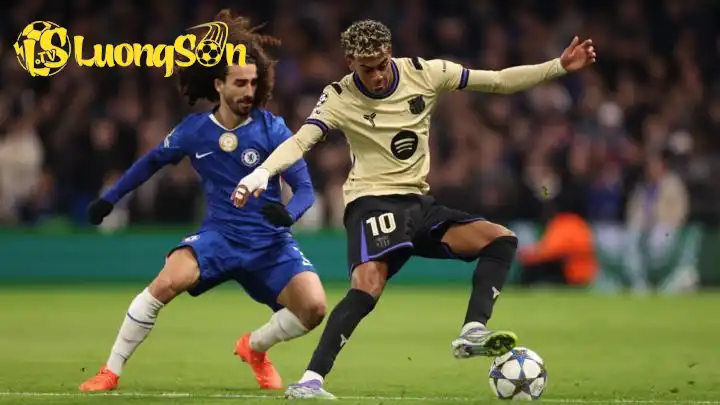 Cucurella đã thật sự biến Lamine Yamal thành 'gã học việc' trong trận đấu trên sân Stamford Bridge.