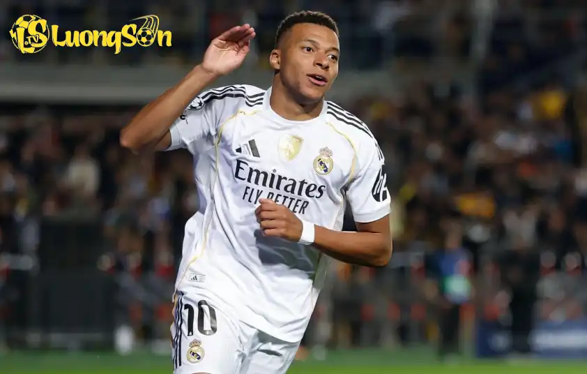 Kylian Mbappe thể hiện phong độ ghi bàn chói sáng trong màu áo Real Madrid lẫn ĐT Pháp