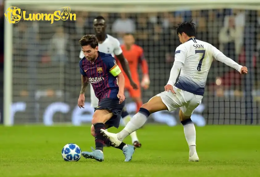Messi từng đối đầu Son Heung-min tại UEFA Champions League ở mùa giải 2018/19 Messi từng đối đầu Son Heung-min tại UEFA Champions League ở mùa giải 2018/19