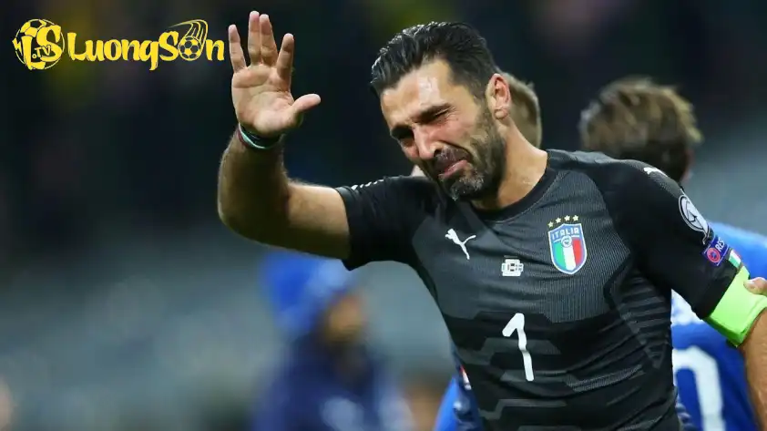 Những giọt nước mắt đầy ám ảnh của Gianluigi Buffon sau khi Ý tuột mất tấm vé đến Nga Những giọt nước mắt đầy ám ảnh của Gianluigi Buffon sau khi Ý tuột mất tấm vé đến Nga
