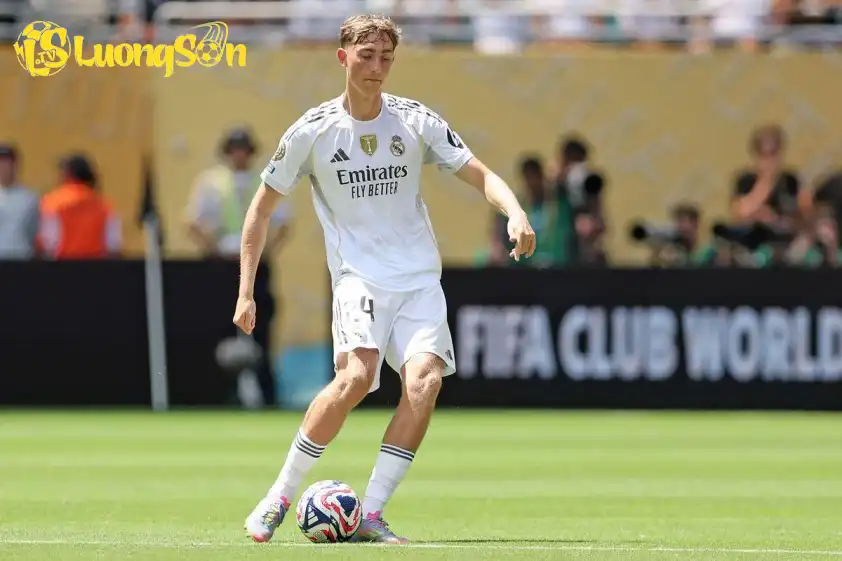 Ramos có thể trở thành người dìu dắt cho các hậu vệ trẻ của Real Madrid như Huijsen hay Garcia. Ramos có thể trở thành người dìu dắt cho các hậu vệ trẻ của Real Madrid như Huijsen hay Garcia.